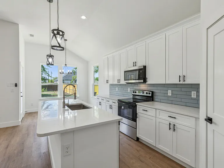 4617 Pickett St — Photo 6