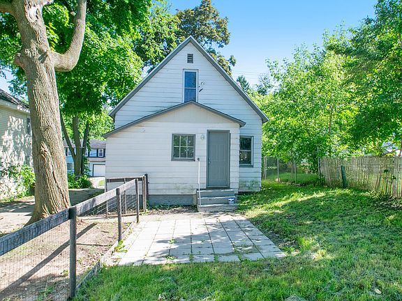3rd image of 645 Lydia St NE