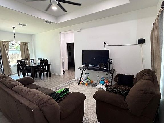3rd image of 402 N Drift St