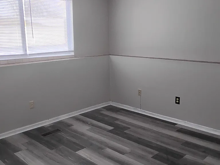2277 Holloway Ave E — Photo 10