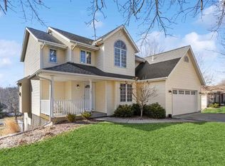 760 Forest Edge Dr, Coralville, IA 52241