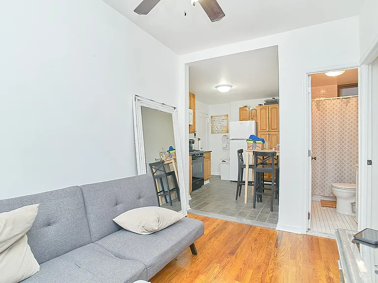 270 E 78th St #15 — Photo 2