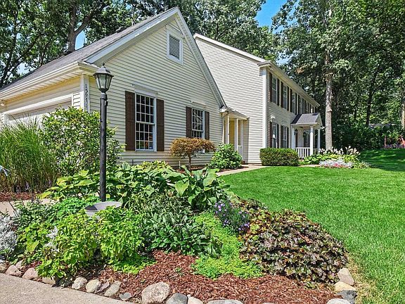 2nd image of 15971 Cedar Ridge Ct