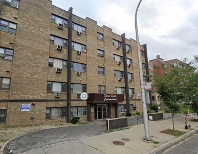 7854 S South Shore Dr APT 211, Chicago, IL, 60649