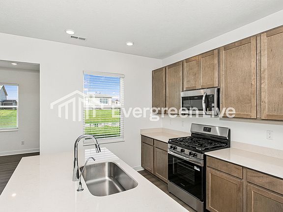 5th image of 242 Riley Rae Way