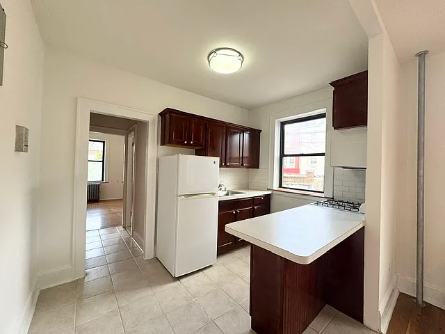 21-14 Crescent Street — Photo 2