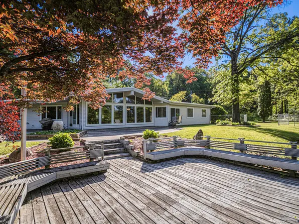 70850 Sunrise Dr, Edwardsburg, MI 49112