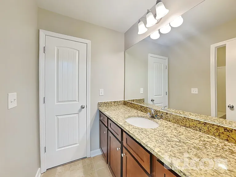 165 Daisy Cir — Photo 13