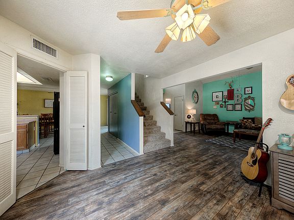 5th image of 433 E Taro Ln