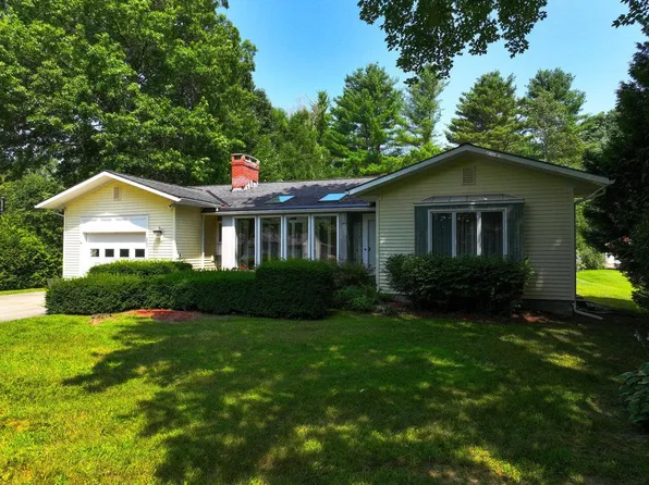 205 River Road, Essex, VT 05452