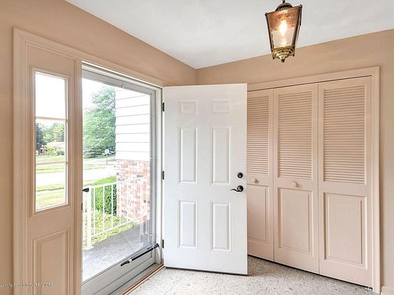 3rd image of 2918 Crestwood Dr