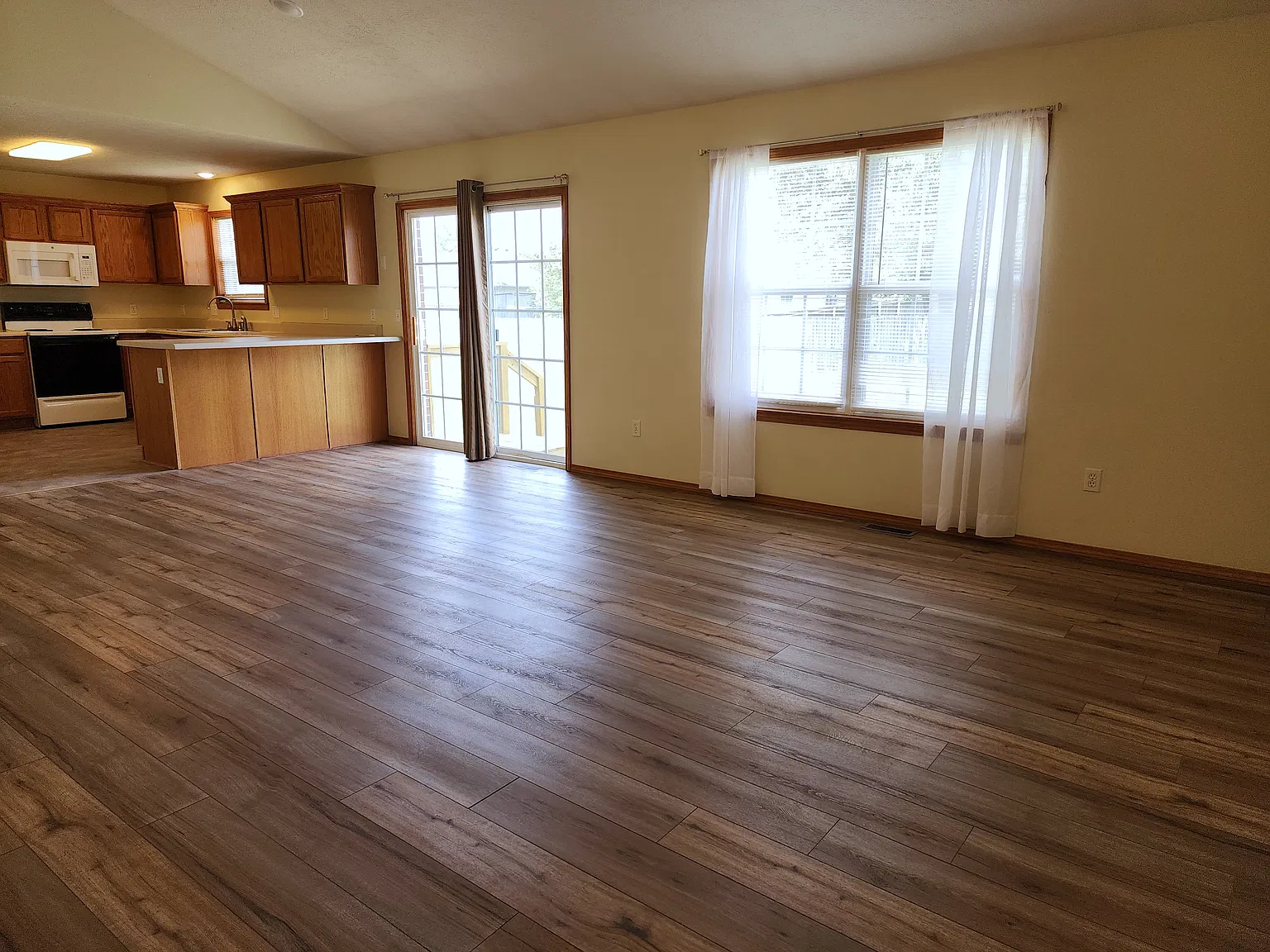 3 bed, 1464 sqft, $1,550 — Photo 2