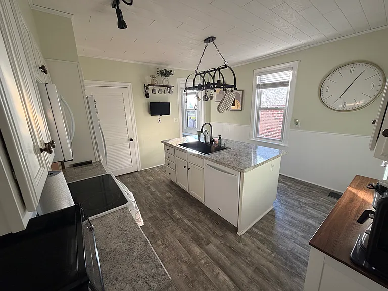 307 S Whiteoak St — Photo 7