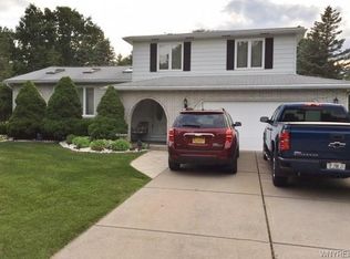 94 Fieldstone Dr, Grand Island, NY 14072