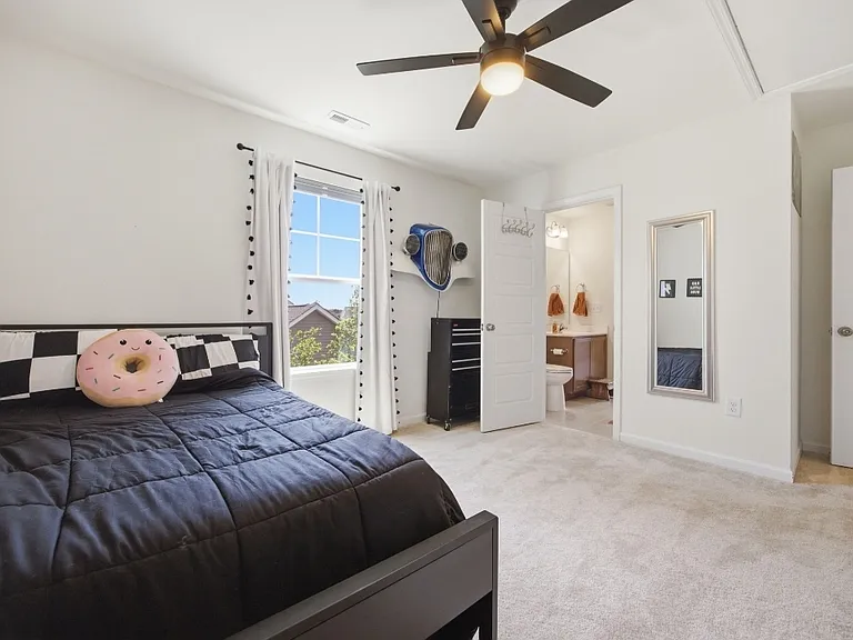 315 Enfield Dr — Photo 16