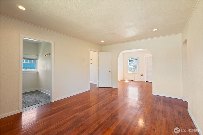 3rd image of 608 16th Avenue