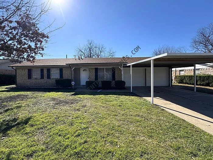 3 bed, 2.0 bath, 1360 sqft, $1,995 — Photo 1