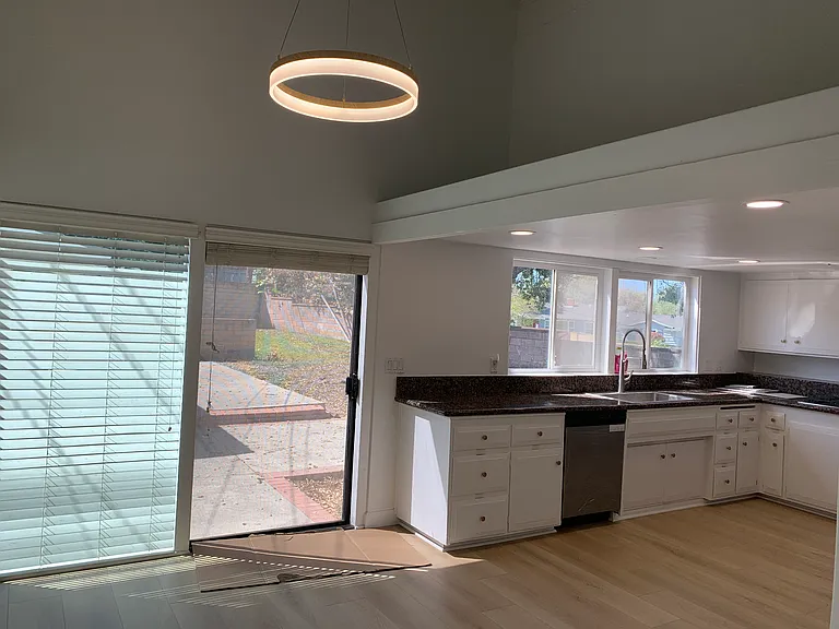 326 Las Riendas Dr — Photo 9