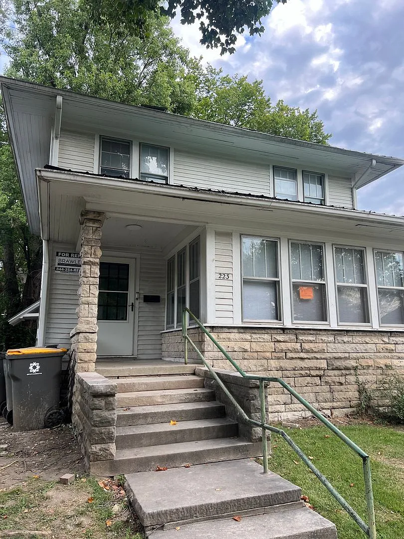 *Available August 2027!* 5 bedroom house downtown!! Recently Renovated! — Photo 1