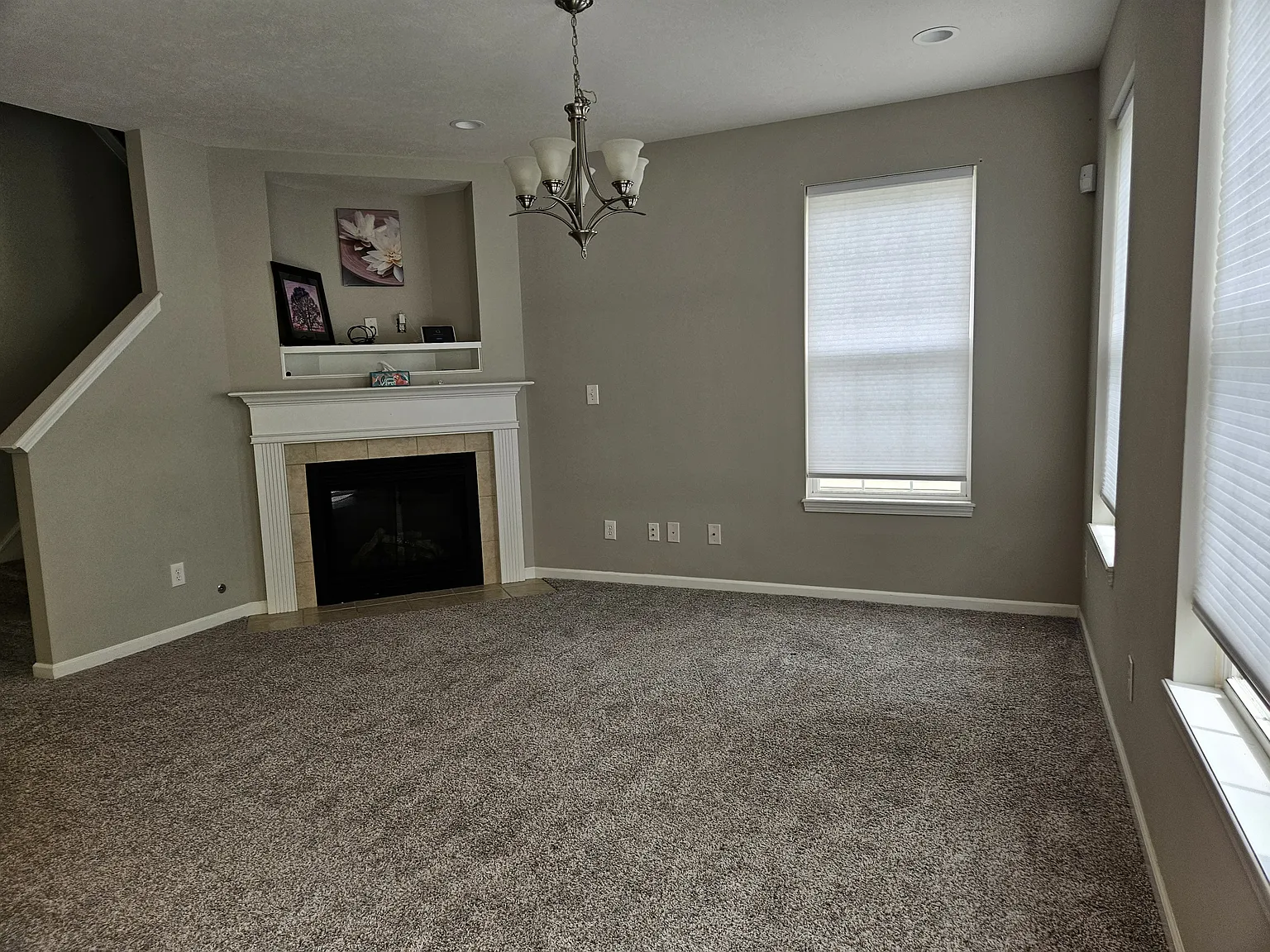 3 bed, 3.5 bath, 2520 sqft, $2,400 — Photo 3