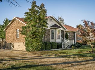 317 Crumbacker Ln, Shepherdsville, KY 40165