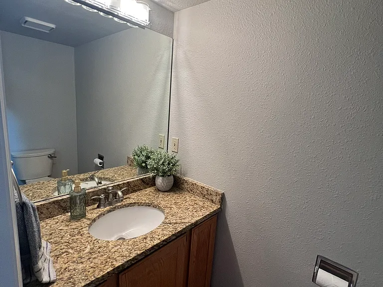 7710 S Hickory Pl — Photo 10