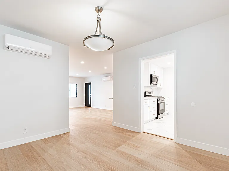 418 N Palm Dr — Photo 9