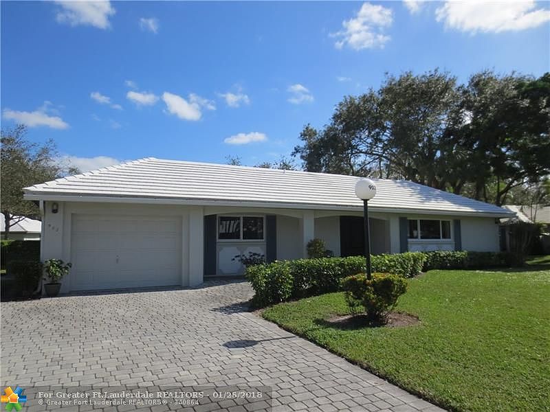 1st image of 902 W Cypress Ln #902