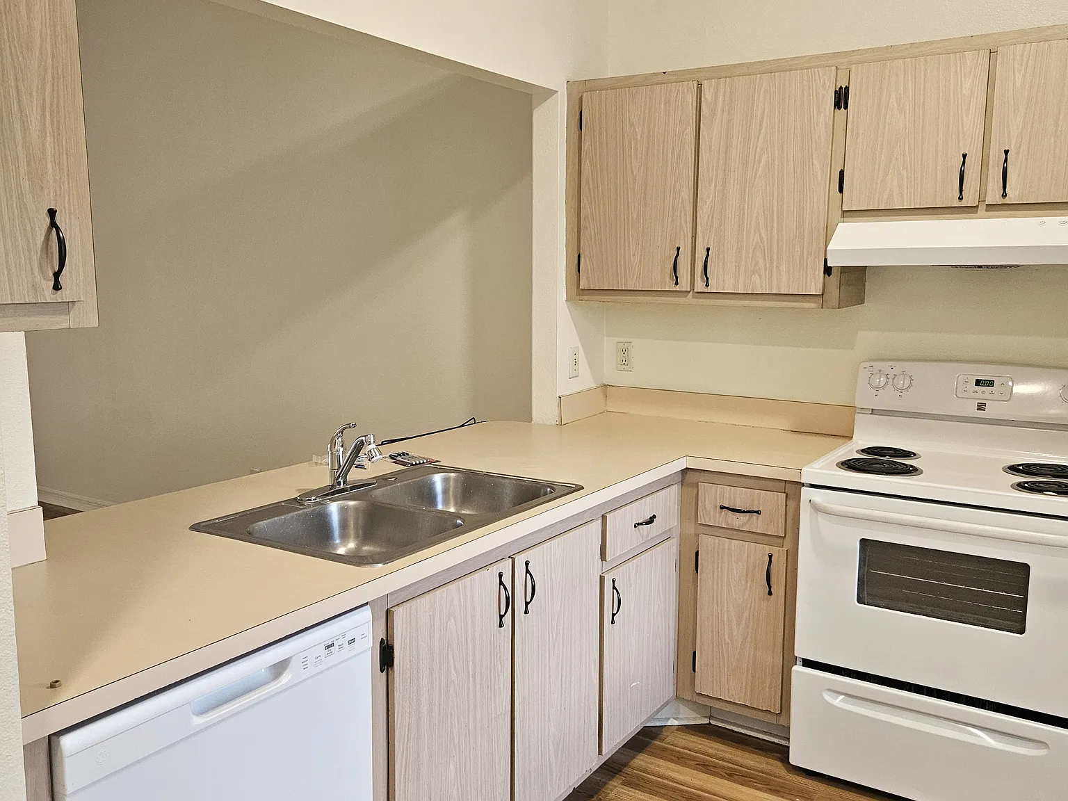 2 bed, 905 sqft, $1,500 — Photo 3
