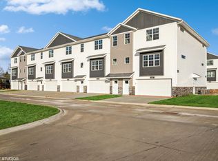 2863 Rookwood Ln UNIT 1, Marion, IA 52302