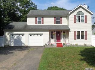 878 Old Town Rd, Selden, NY 11784