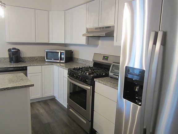 4th image of 1418 Laurel Oaks Dr