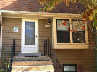 932 Barton Oaks Pl, Herndon, VA 20170