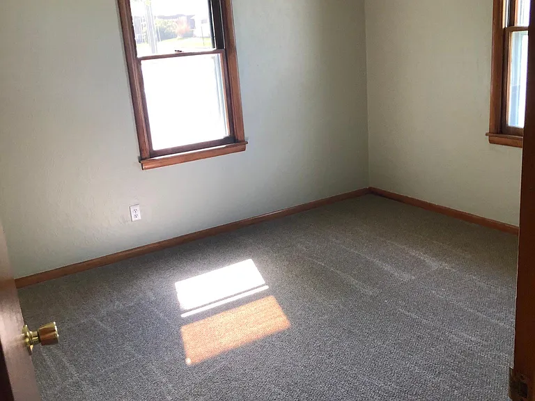 121 E Russell Ave — Photo 7