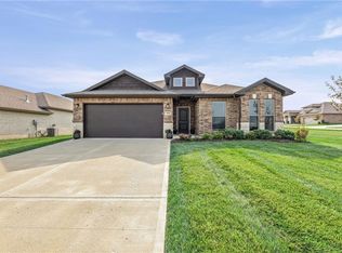 7559 Arapahoe Dr, Shawnee, KS 66227