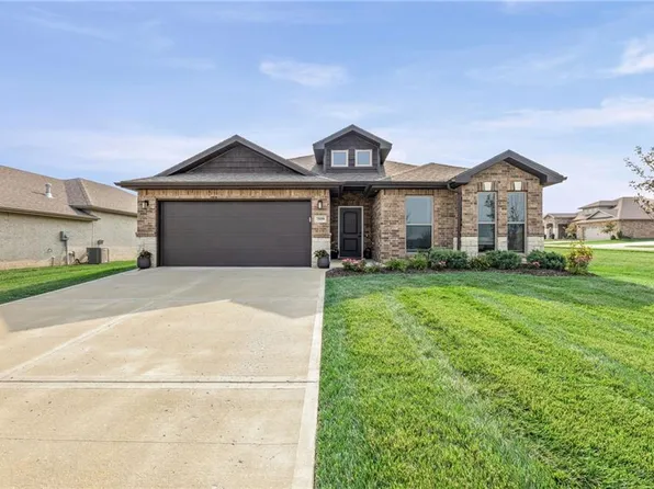 7559 Arapahoe Dr, Shawnee, KS 66227