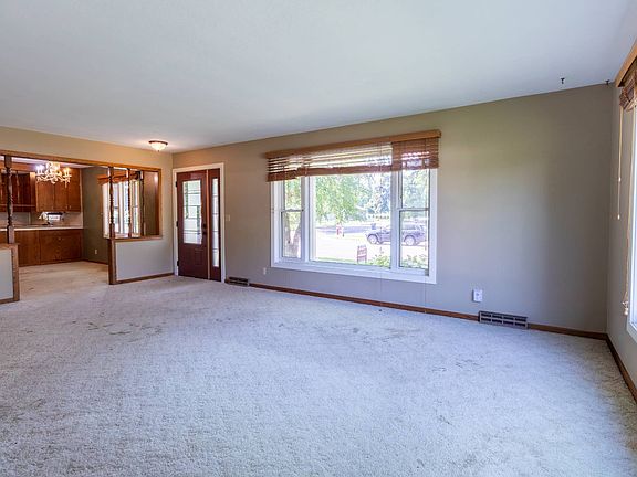 4th image of 701 Sioux Ave