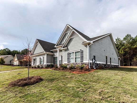 3rd image of 1806 Highland Creek Dr