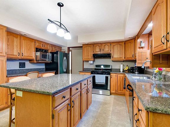 4th image of 56060 Smytheham Ln