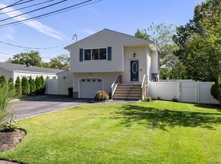 15 Grand Ave, Patchogue, NY 11772