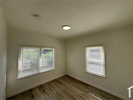 4506 S Hoover St — Photo 15