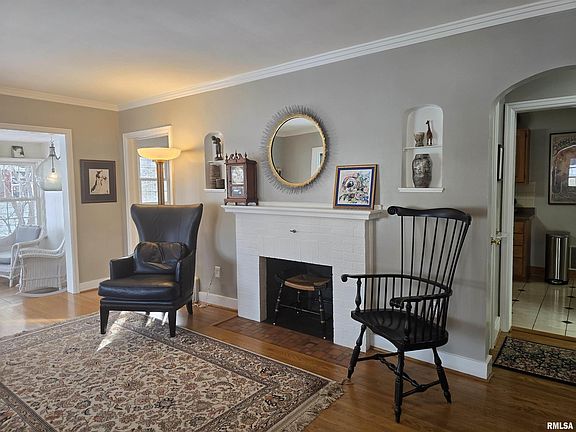 3rd image of 310 N Avenue B