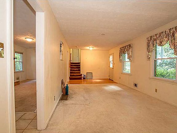 4th image of 188 Regal Way