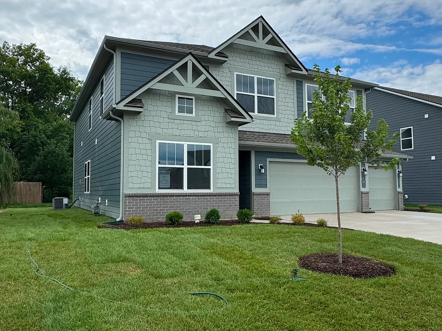5 bed, 2736 sqft, $2,745 — Photo 1