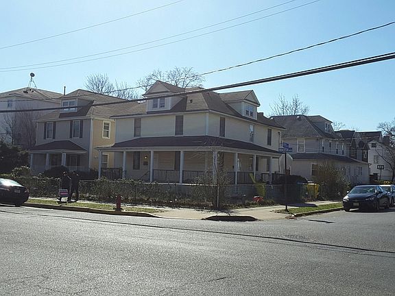 4th image of 420 Princeton Ave