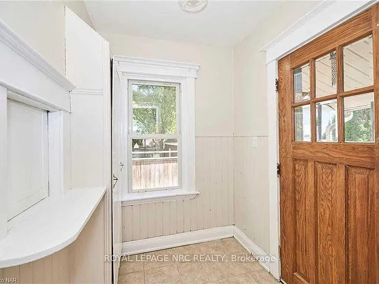 4592 6th Ave — Photo 14