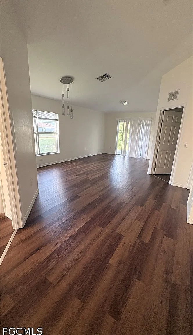 2 bed, 2.0 bath, 975 sqft, $1,375 — Photo 3