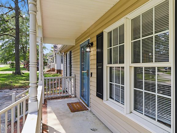 5th image of 1009 Amber Acres Ln