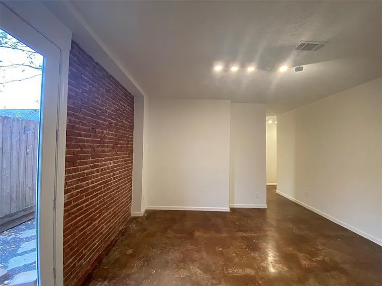 1112 Lawrence St #7 — Photo 7