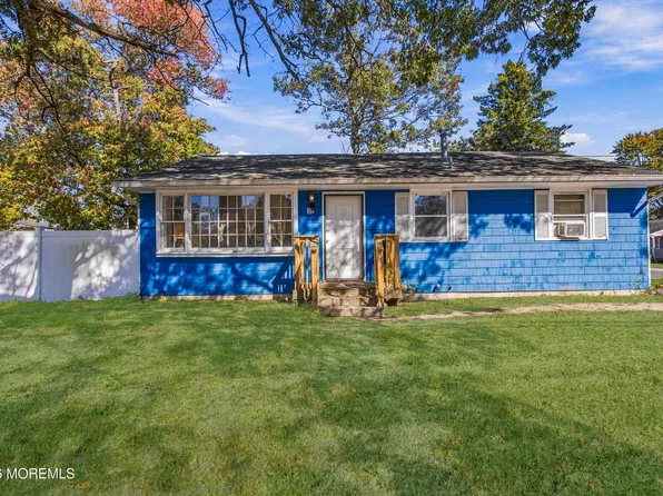 32 Locker Street, Beachwood, NJ 08722
